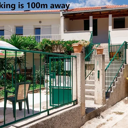 Vladimir Apartment Kastela